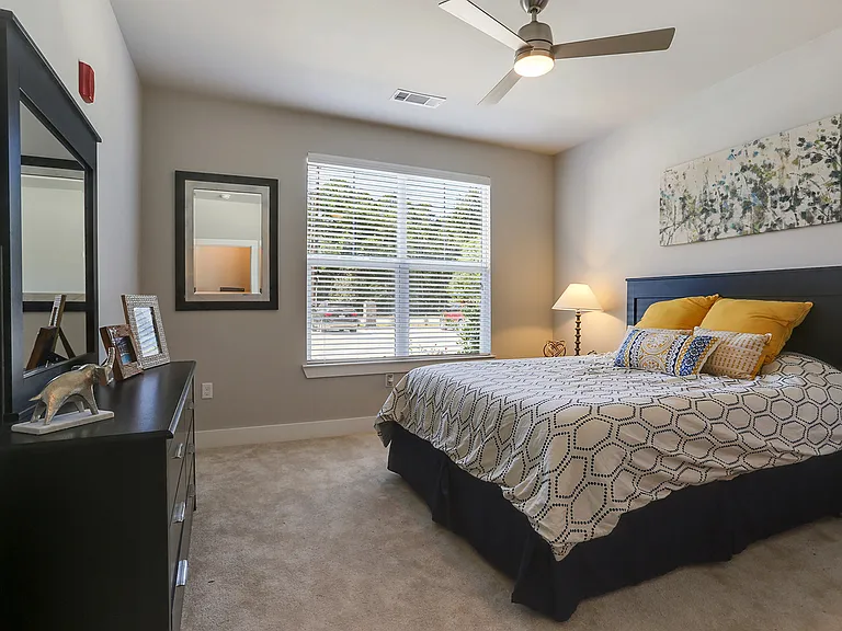 Creekside Crossing Apartments — Photo 36