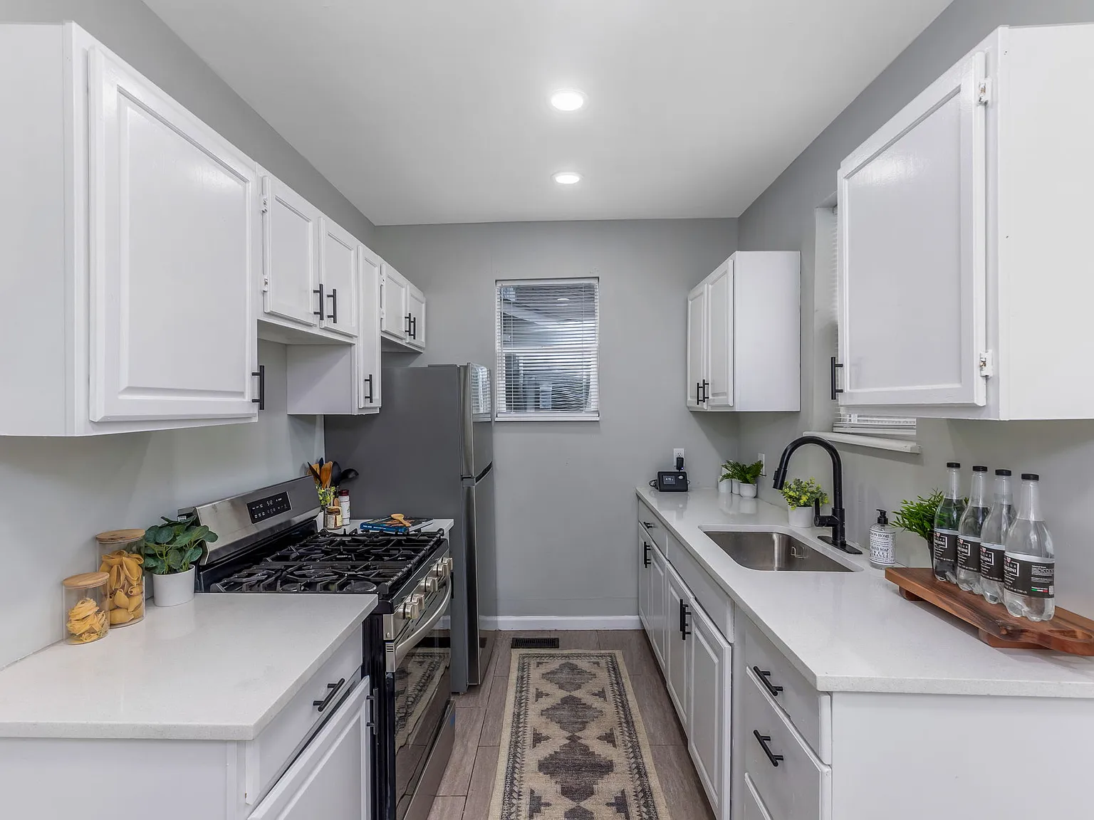 4 bed, 1.5 bath, 1800 sqft, $1,700 — Photo 4