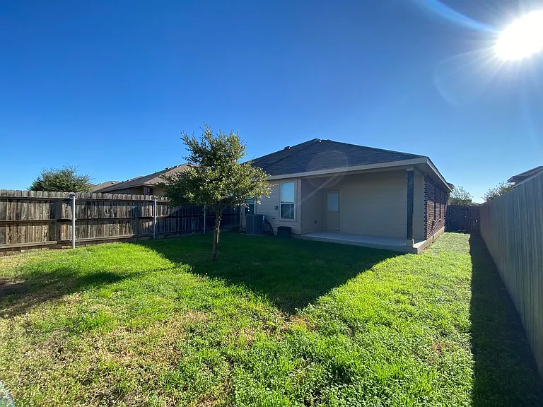 371 Creekside Curv — Photo 18