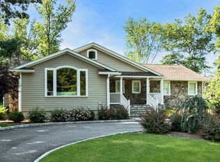 6 Burlington Rd, Livingston, NJ 07039