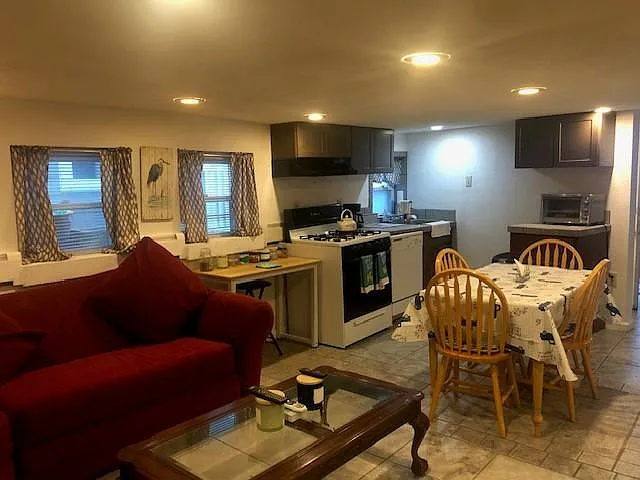 8 S Richards Ave #LOWER — Photo 5