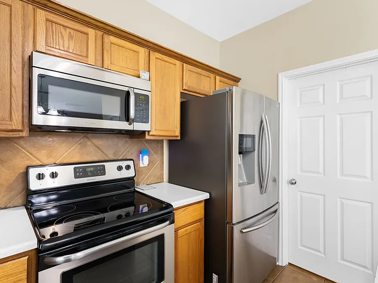 157 Carmel Dr — Photo 11