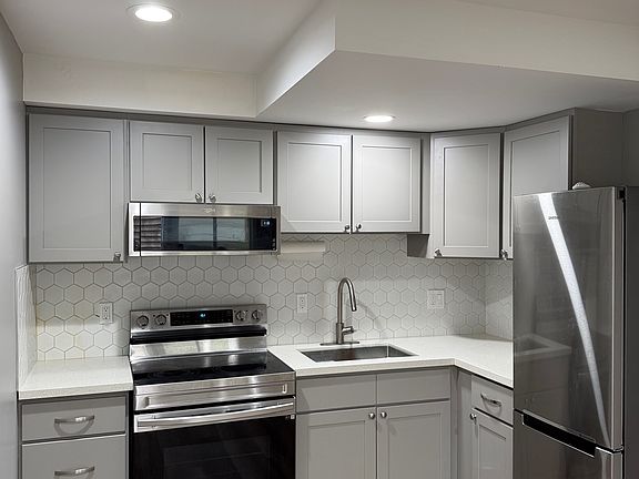 2nd image of 691D 15th Ave #D
