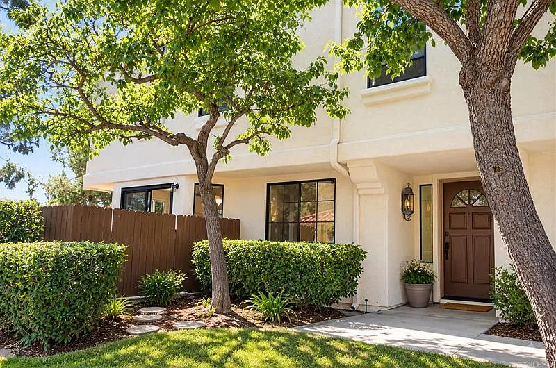 3 bed, 2.5 bath, 1333 sqft, $5,399 — Photo 3