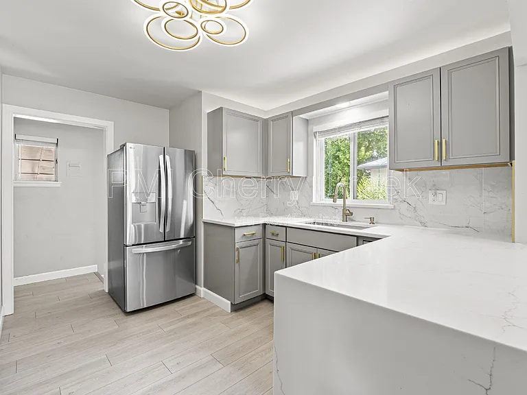 550 Winona Ct — Photo 6