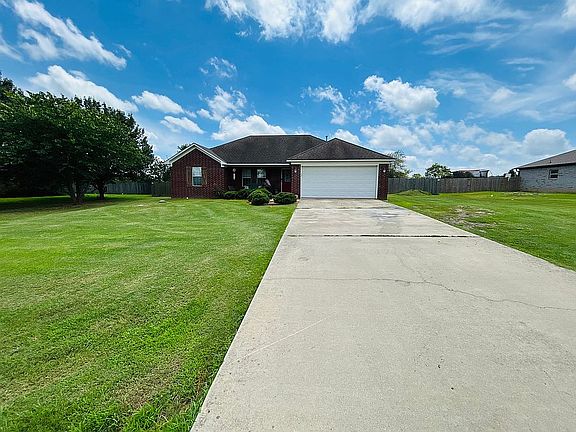 3rd image of 28 Indian Meadows Dr