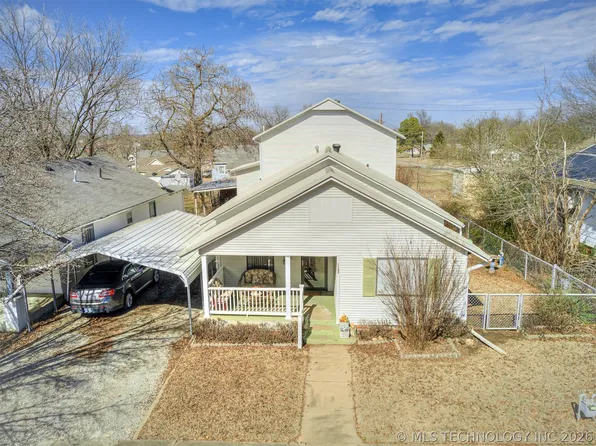 1123 E 9th St, Okmulgee, OK 74447