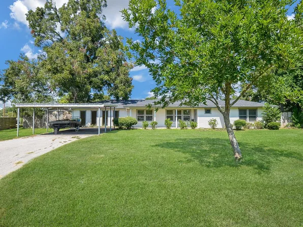 1327 Hodges Ln, Wharton, TX 77488