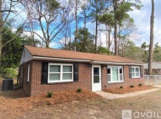 509 Eisenhower Dr, Hinesville, GA 31313