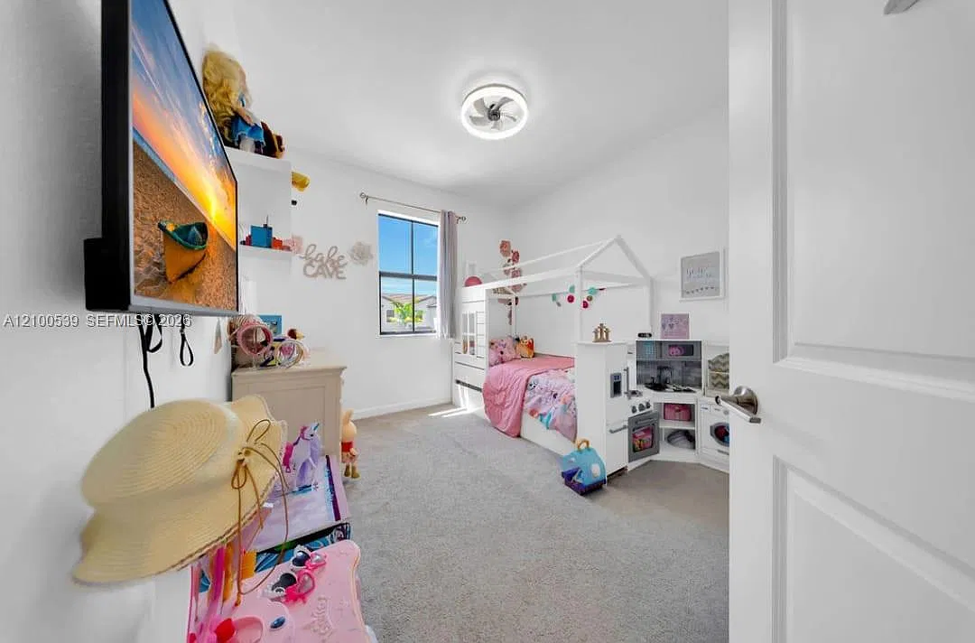 3 bed, 2.5 bath, 1442 sqft, $3,200 — Photo 3
