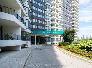 Applewood Place, Mississauga, ON L4Y 3T6