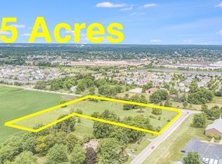 2566 Wolfs Crossing Rd, Oswego, IL 60543