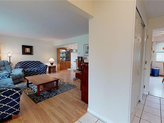 2nd image of 1337 S Circle View Dr