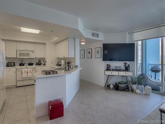 3rd image of 1800 Sunset Harbor Dr APT 2008
