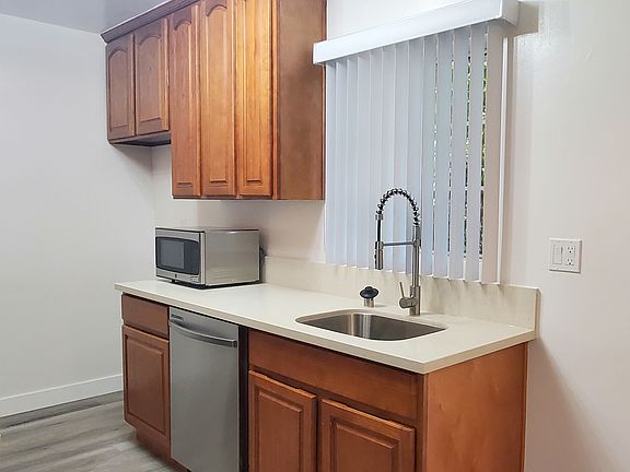 5th image of 5713 Case Ave Unit 3