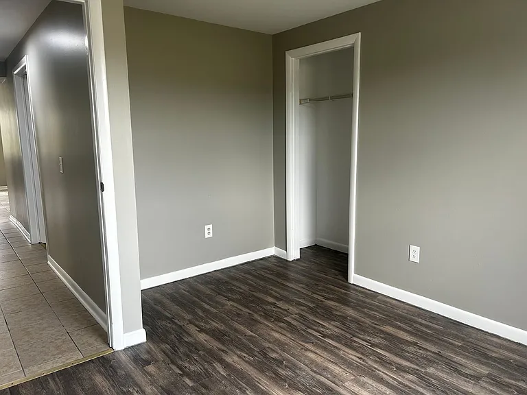 211 Tompkins St — Photo 10