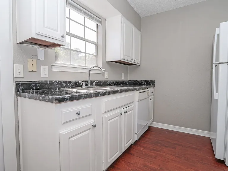 Magnolia Apartments — Photo 26