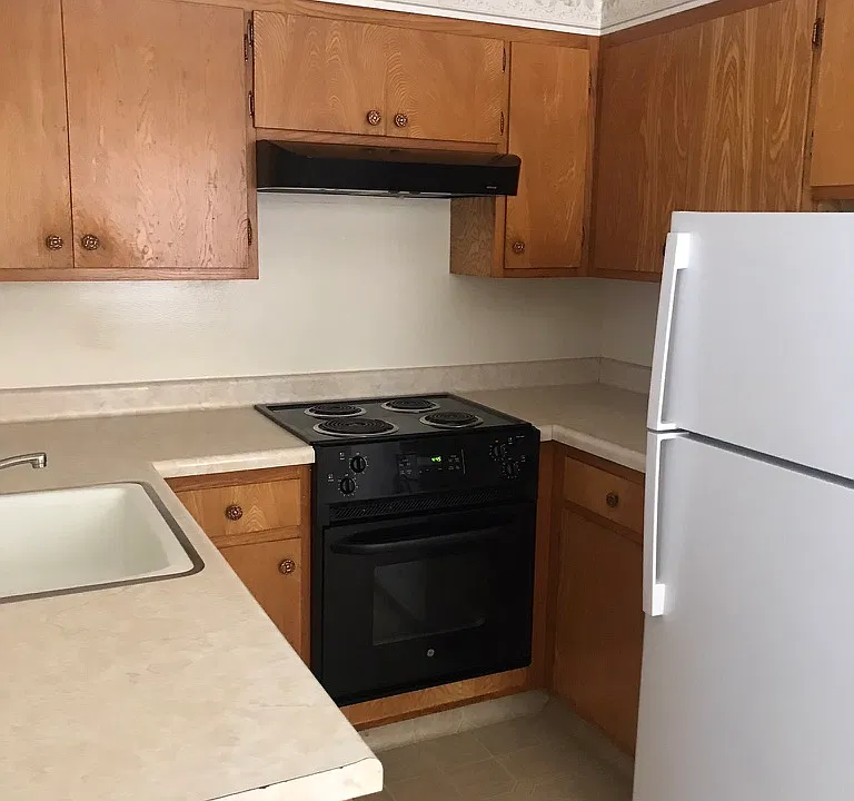 859 Commercial Ave #5