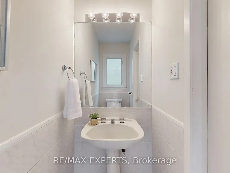 187 Cassandra Blvd — Photo 15