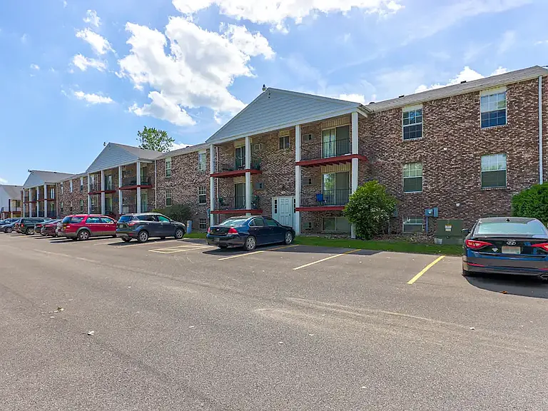 Oak Hill Apartments- Hill Ave. — Photo 10
