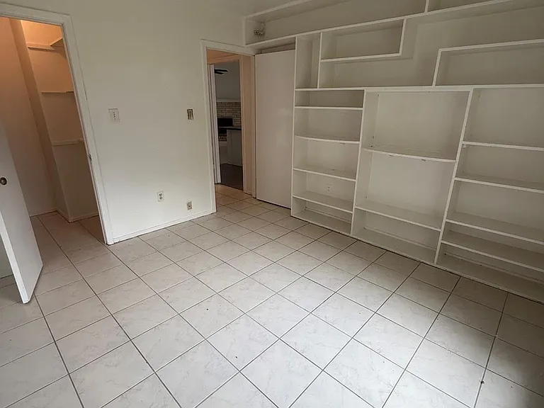 10907 Montverde Ln — Photo 8