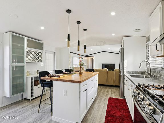 2nd image of 73 Camino Rio