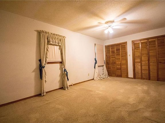 5th image of 7427 Tung Ave N