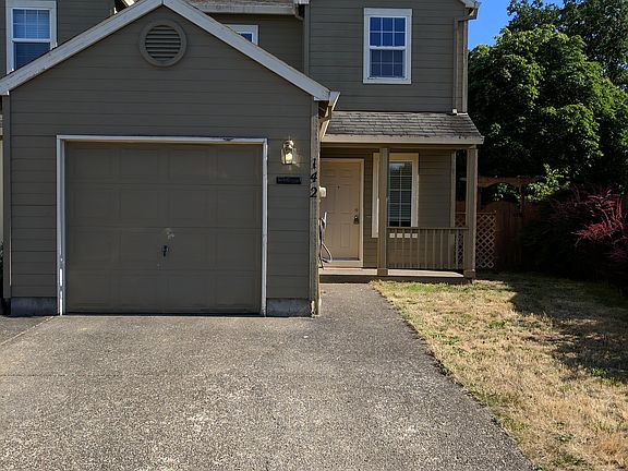 2nd image of 142 NE Skylar St