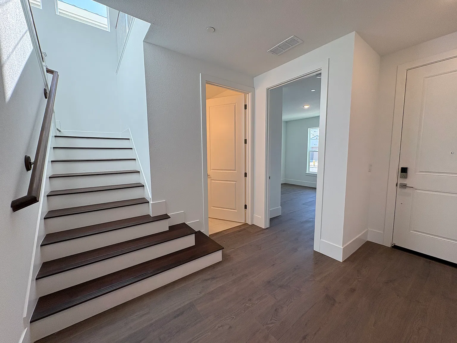 5 bed, 2925 sqft, $3,500 — Photo 3