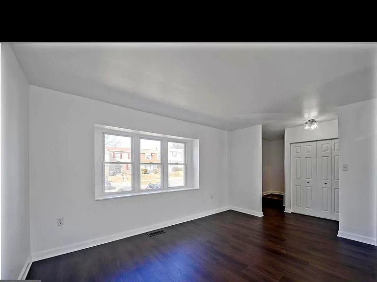 905 Nadine Ct — Photo 2
