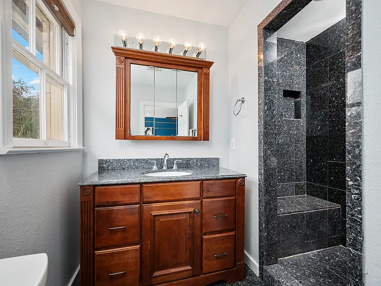 218 Mary Louise Dr — Photo 10