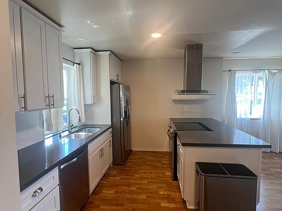 4th image of 4660 N Pearl St APT 5