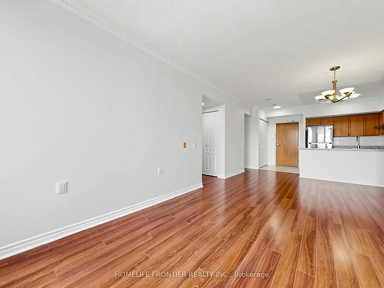 9017 Leslie St #LPH117 — Photo 3