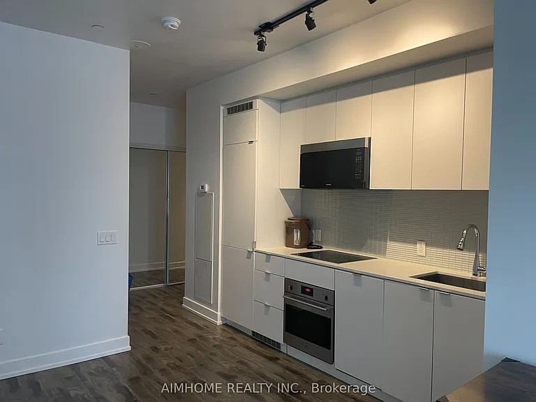 7 Grenville St #811 — Photo 10