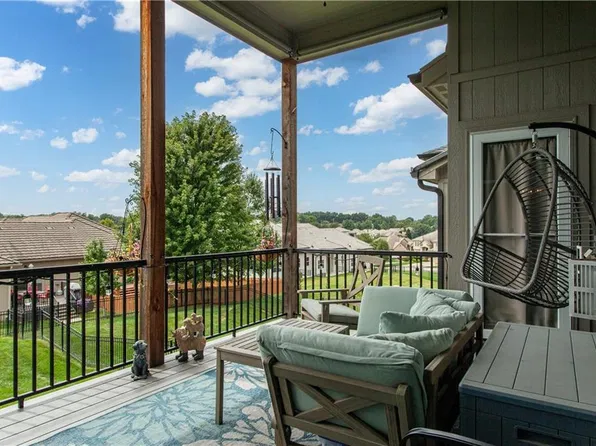 809 NE Algonquin St, Lees Summit, MO 64064