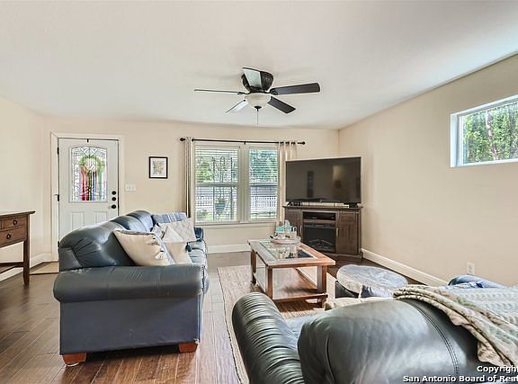 4th image of 131 MELROSE PL