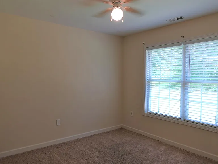 129 River Oaks Cir — Photo 16