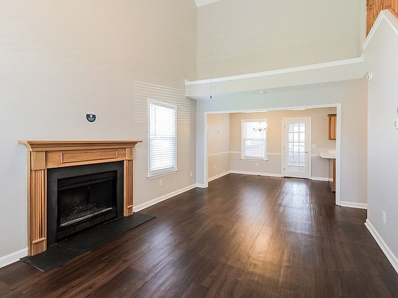 5th image of 245 Heritage Cir E