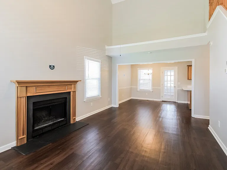 245 Heritage Cir E — Photo 4