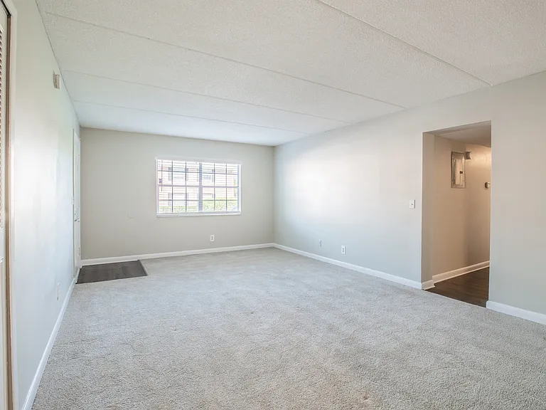 Townsend Apartments — Photo 18