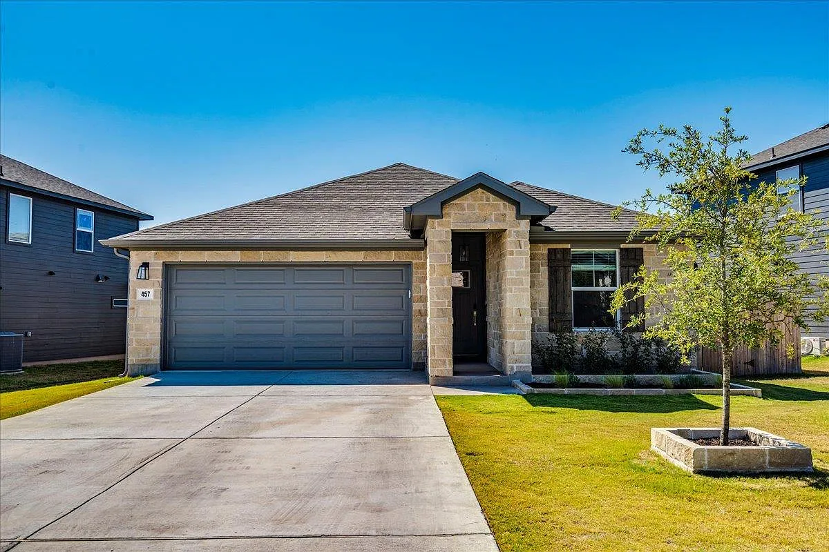 4 bed, 3.0 bath, 2045 sqft, $3,200 — Photo 1