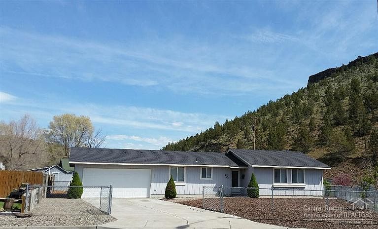 1st image of 1031 SE Algonquian Loop