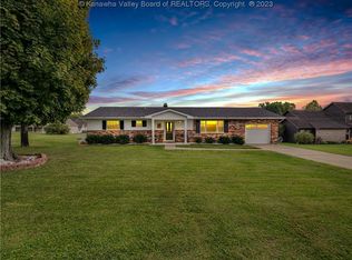 505 Sunnybrook Dr, Hurricane, WV 25526