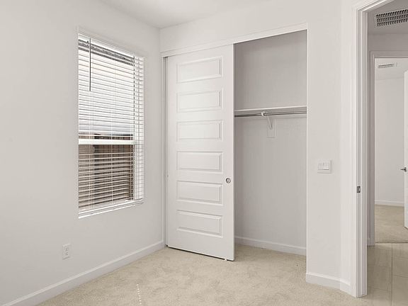 3rd image of 1743 E NORTHWOOD Drive