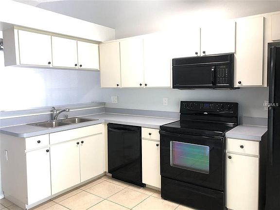 4th image of 935 Burlwood St