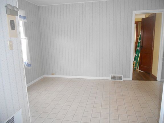 5th image of 97 Jefferson Ave