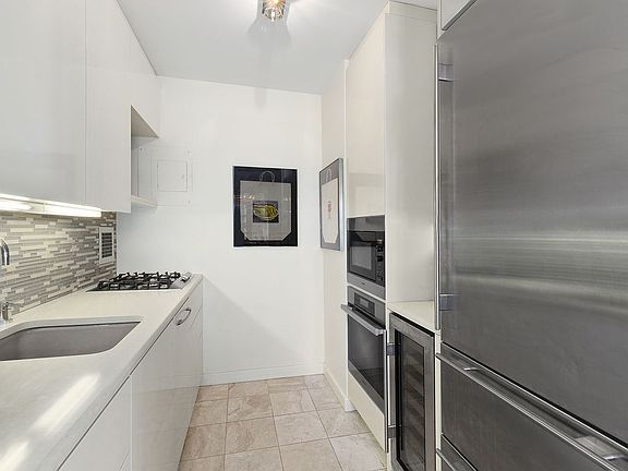 3rd image of 650 Park Ave APT 7A