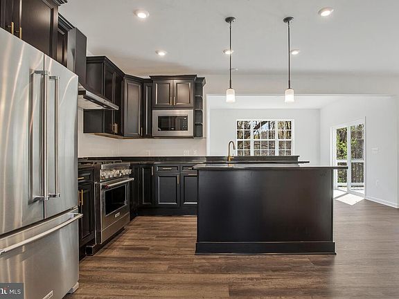 3rd image of 6513 Suitland Rd