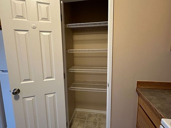 4th image of 808 SE Maui Ln
