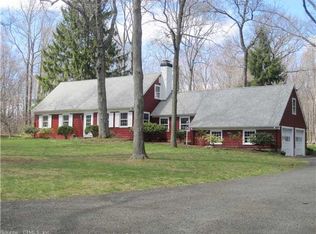 9 Hickory Ln, Woodbridge, CT 06525